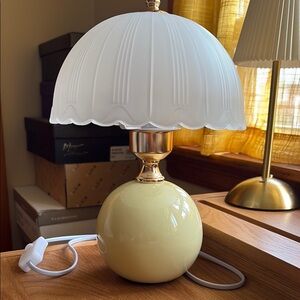 Elegant Ceramic Table Lamp NWT